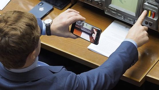 законопроект про відповідальність депутатів за кнопкодавство